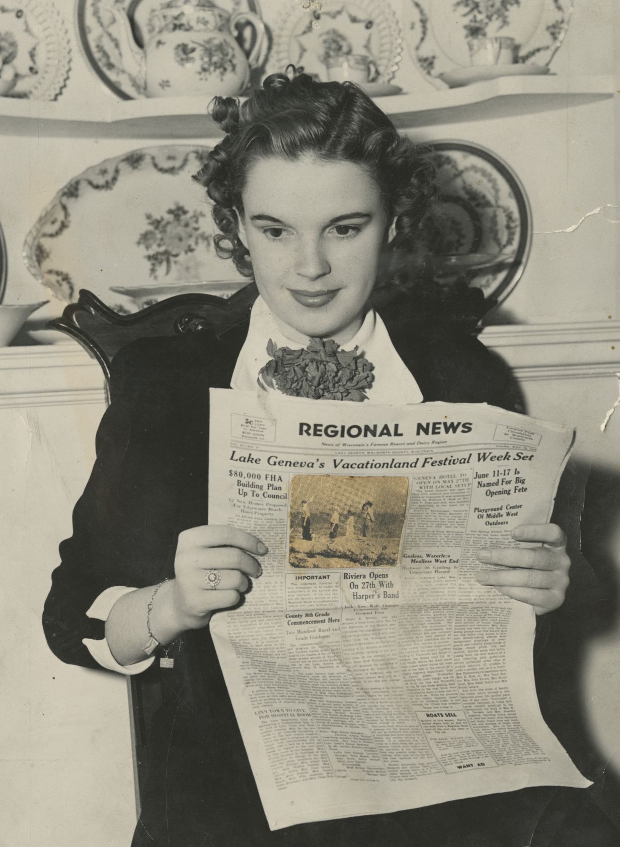 Judy Garland reading Lake Geneva Regional News 1939